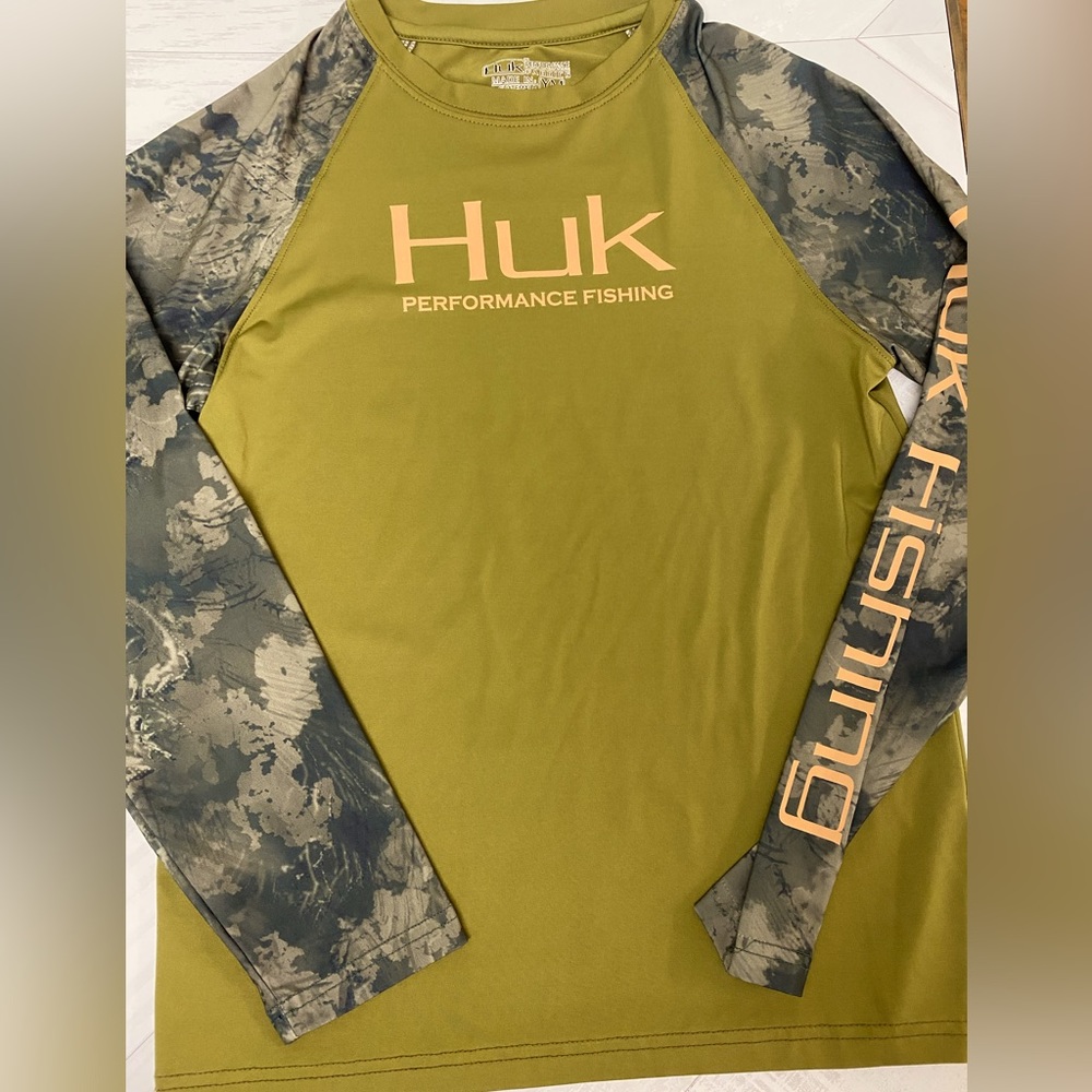 HUK Boys Camo Green Medium LS Performance Shirt
